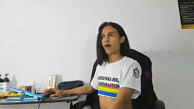 Snapshot of Aisha_hotts777 chatting on 11-17-25, 03:07 Aisha hotts777 online show from 11-17-25, 03:07