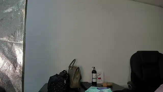 Snapshot of Aisha_hotts777 chatting on 12-15-25, 02:27 Aisha hotts777 online show from 12-15-25, 02:27