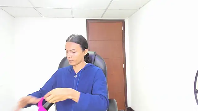 Snapshot of Aisha_hotts777 chatting on 02-26-26, 03:27 Aisha hotts777 online show from 02-26-26, 03:27