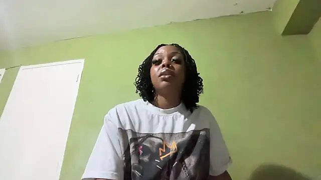 Snapshot of Liaprettygirl chatting on 05-23-26, 04:18 Liaprettygirl online show from 05-23-26, 04:18