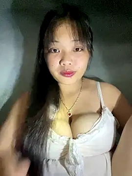 Snapshot of Lyrasss chatting on 09-15-25, 04:07 Lyrasss online show from 09-15-25, 04:07