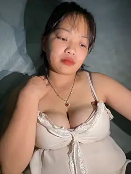 Snapshot of Lyrasss chatting on 10-04-25, 03:10 Lyrasss online show from 10-04-25, 03:10