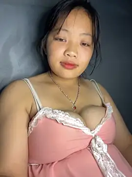 Snapshot of Lyrasss chatting on 10-17-25, 03:36 Lyrasss online show from 10-17-25, 03:36