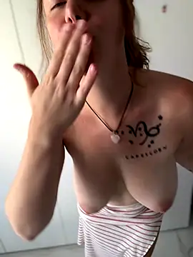 TenderLaGlamor online show from 09-14-25, 01:43