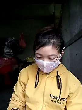 Snapshot of qychiu chatting on 11-18-25, 01:22 qychiu online show from 11-18-25, 01:22