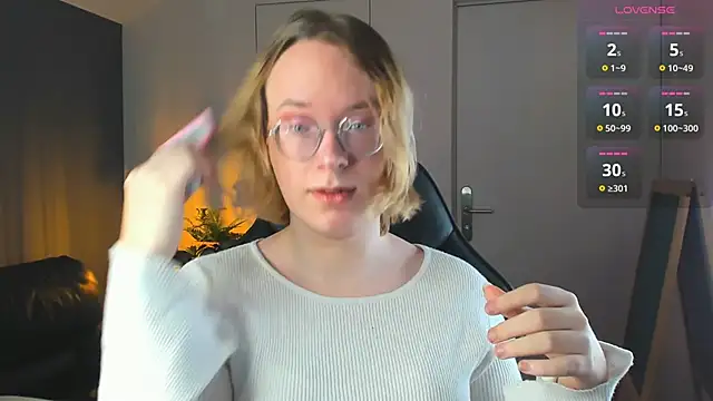 Amanda Butlerr online show from 11-06-25, 07:20