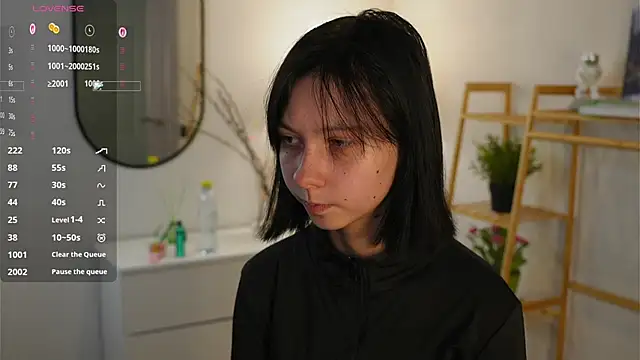 SuzanneHowse online show from 11-08-25, 04:45