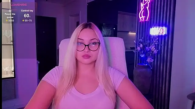 Snapshot of adrelaxina chatting on 11-25-25, 01:55 adrelaxina online show from 11-25-25, 01:55