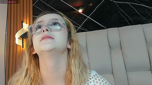 kristal joi dl online show from 11-08-25, 12:16