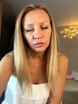 Bellissa  online show from 10-10-25, 08:35