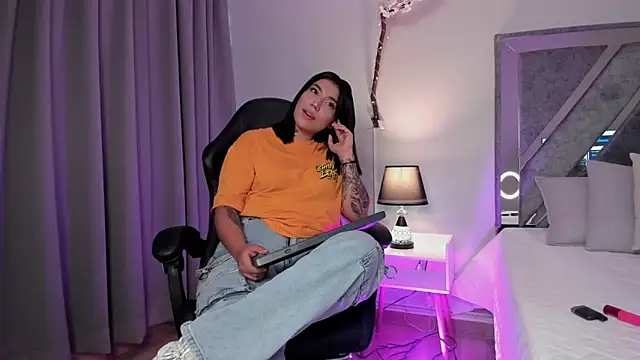 emy williams online show from 10-18-25, 07:36