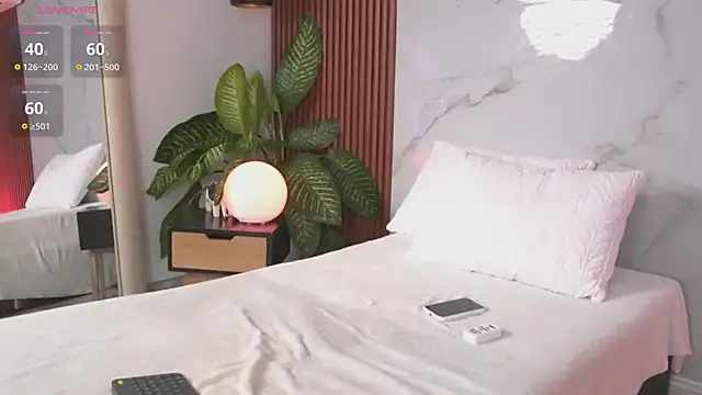 SophieCollins 1 online show from 04-29-26, 11:58