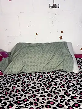 Snapshot of mily_09 chatting on 10-21-25, 03:24 mily 09 online show from 10-21-25, 03:24