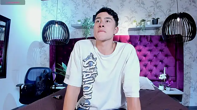 AustinJones  online show from 12-22-25, 07:33