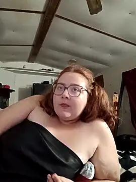 Snapshot of XEmoxkittyx chatting on 02-15-26, 05:26 XEmoxkittyx online show from 02-15-26, 05:26