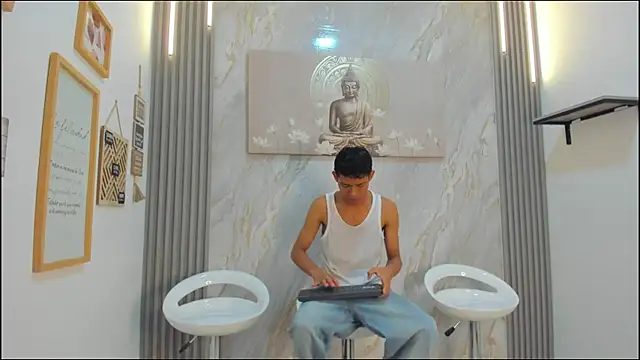 Snapshot of BEAUTY_BOYS1 chatting on 12-18-25, 07:14 BEAUTY BOYS1 online show from 12-18-25, 07:14