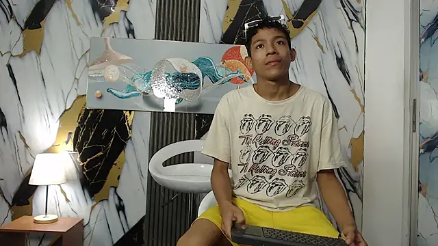 Snapshot of BEAUTY_BOYS1 chatting on 02-17-26, 07:38 BEAUTY BOYS1 online show from 02-17-26, 07:38