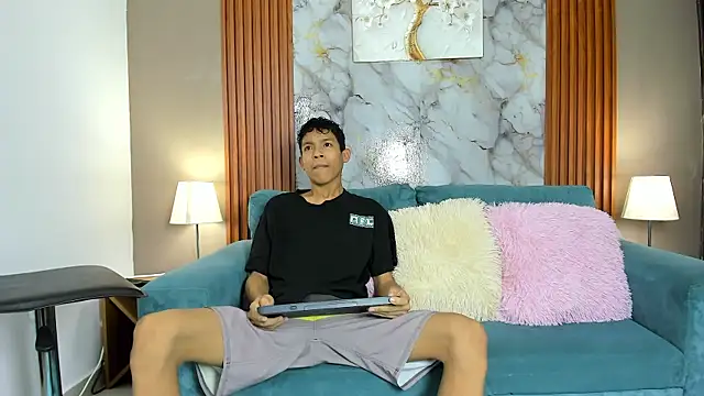 Snapshot of BEAUTY_BOYS1 chatting on 02-25-26, 07:29 BEAUTY BOYS1 online show from 02-25-26, 07:29