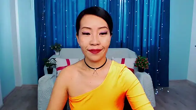 Snapshot of LiaPak chatting on 10-15-25, 12:55 LiaPak online show from 10-15-25, 12:55
