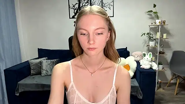 Snapshot of BrightAnnie chatting on 10-14-25, 05:58 BrightAnnie online show from 10-14-25, 05:58