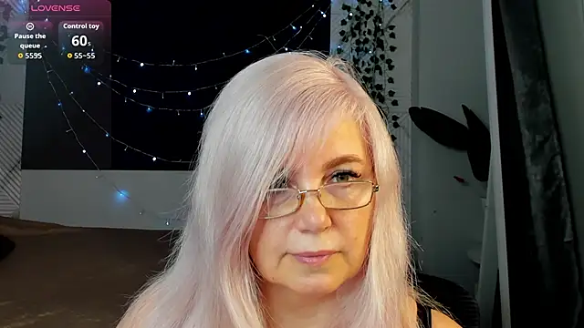 Snapshot of Hella_Fabel chatting on 05-08-26, 01:11 Hella Fabel online show from 05-08-26, 01:11