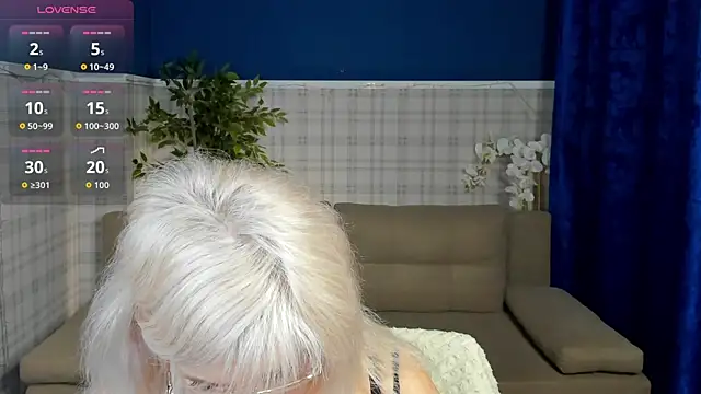 Snapshot of Hella_Fabel chatting on 05-27-26, 01:13 Hella Fabel online show from 05-27-26, 01:13