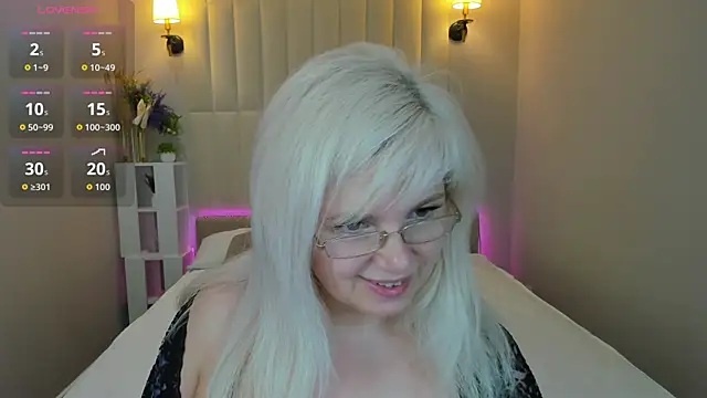 Snapshot of Hella_Fabel chatting on 06-08-26, 01:28 Hella Fabel online show from 06-08-26, 01:28
