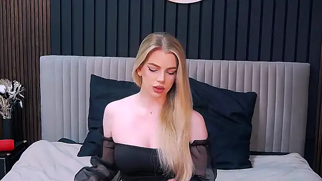 Snapshot of MilanaCeleste chatting on 11-24-25, 01:05 MilanaCeleste online show from 11-24-25, 01:05