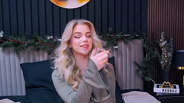 Snapshot of MilanaCeleste chatting on 12-22-25, 09:45 MilanaCeleste online show from 12-22-25, 09:45