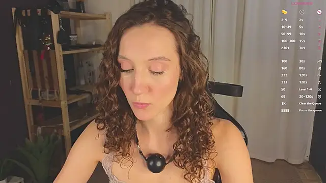 laracroftmansion online show from 10-02-25, 07:10