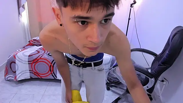 Aron Boyy online show from 04-22-26, 07:48