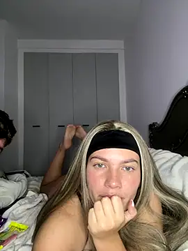 Snapshot of little_lola_x chatting on 10-19-25, 09:26 little lola x online show from 10-19-25, 09:26