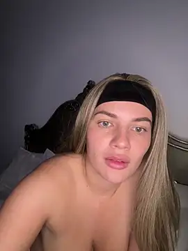 Snapshot of little_lola_x chatting on 10-26-25, 10:58 little lola x online show from 10-26-25, 10:58