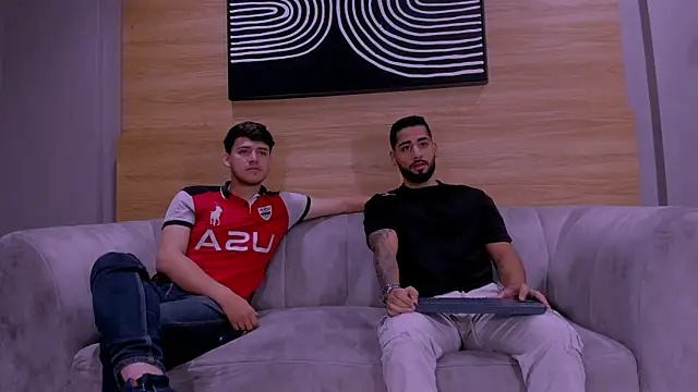 Snapshot of mike_friends chatting on 12-01-25, 02:00 mike friends online show from 12-01-25, 02:00