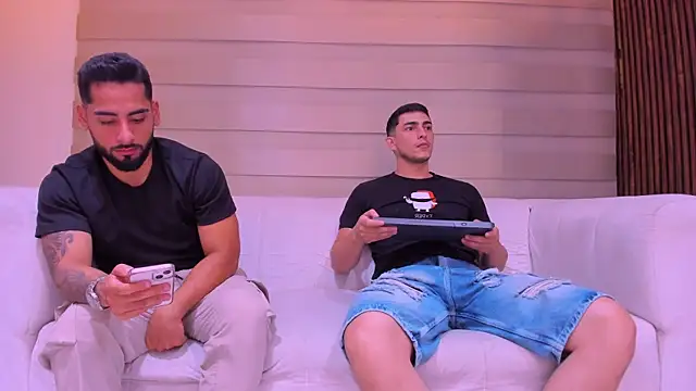 Snapshot of mike_friends chatting on 12-15-25, 12:59 mike friends online show from 12-15-25, 12:59