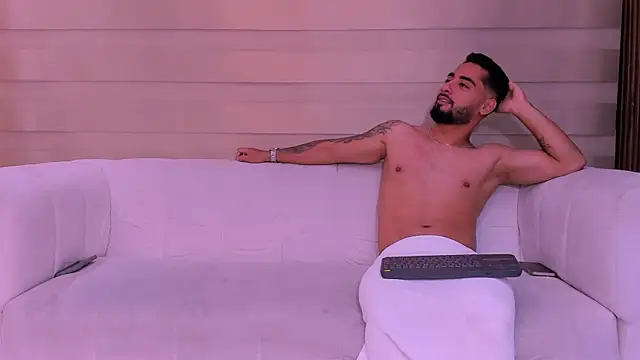 Snapshot of mike_friends chatting on 12-23-25, 01:25 mike friends online show from 12-23-25, 01:25