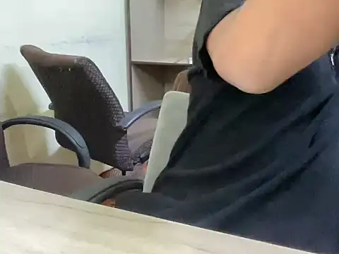 Snapshot of hot_genz chatting on 10-31-25, 05:19 hot genz online show from 10-31-25, 05:19