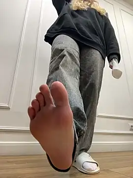 Sky Cutie online show from 10-17-25, 04:26