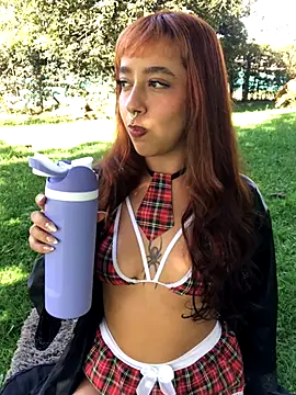 Snapshot of AliceMrtnz chatting on 11-08-25, 08:29 AliceMrtnz online show from 11-08-25, 08:29