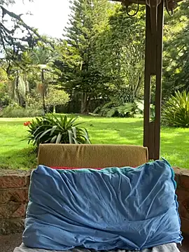 Snapshot of AliceMrtnz chatting on 02-03-26, 06:57 AliceMrtnz online show from 02-03-26, 06:57