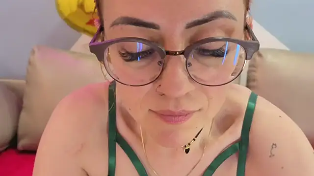 Snapshot of Victoria_Fallon chatting on 10-09-25, 08:07 Victoria Fallon online show from 10-09-25, 08:07