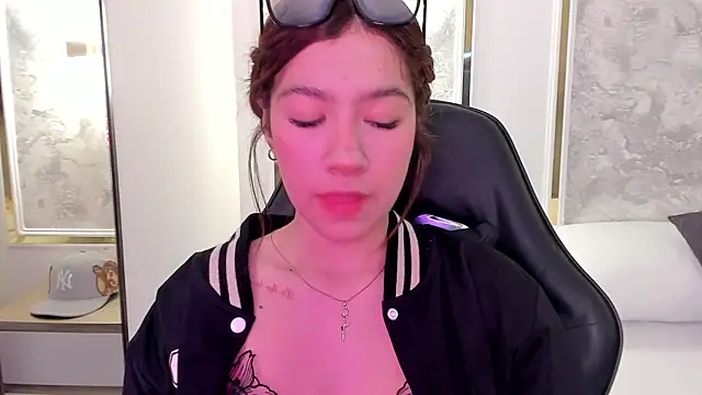 Snapshot of doll_eyees_ chatting on 09-24-25, 02:26 doll eyees online show from 09-24-25, 02:26