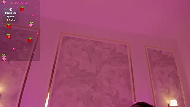 Snapshot of doll_eyees_ chatting on 10-17-25, 02:26 doll eyees online show from 10-17-25, 02:26