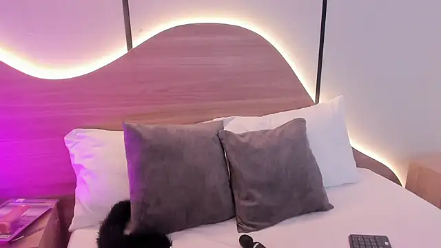 Snapshot of doll_eyees_ chatting on 10-18-25, 06:41 doll eyees online show from 10-18-25, 06:41