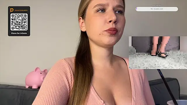 Snapshot of GoddessRoss chatting on 09-17-25, 07:04 GoddessRoss online show from 09-17-25, 07:04