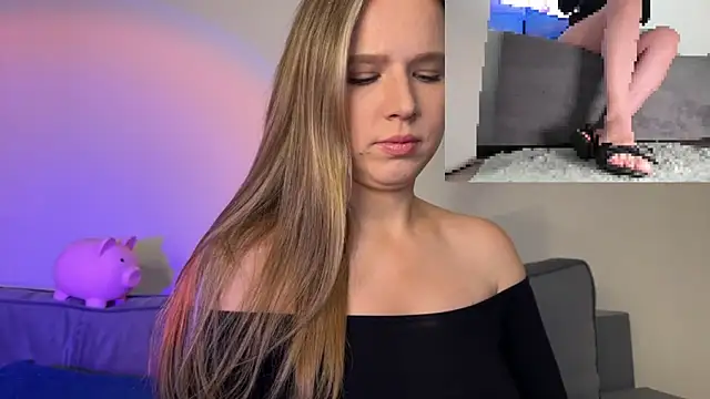 Snapshot of GoddessRoss chatting on 10-07-25, 05:43 GoddessRoss online show from 10-07-25, 05:43