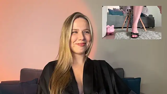 Snapshot of GoddessRoss chatting on 10-14-25, 05:14 GoddessRoss online show from 10-14-25, 05:14