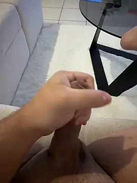 Snapshot of julienCr7 chatting on 02-24-26, 07:56 julienCr7 online show from 02-24-26, 07:56