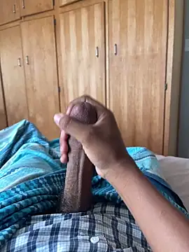 Snapshot of CreamyOff45 chatting on 12-17-25, 05:24 CreamyOff45 online show from 12-17-25, 05:24