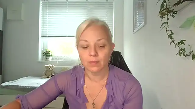 Linsy Kim online show from 10-15-25, 06:46